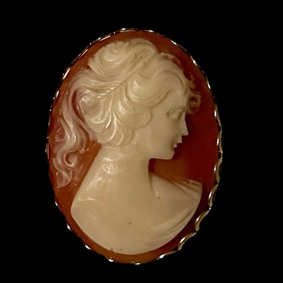 Vintage Gold Tone Resin Cameo Brooch. Victorian Inspired. - Picture 5 of 7